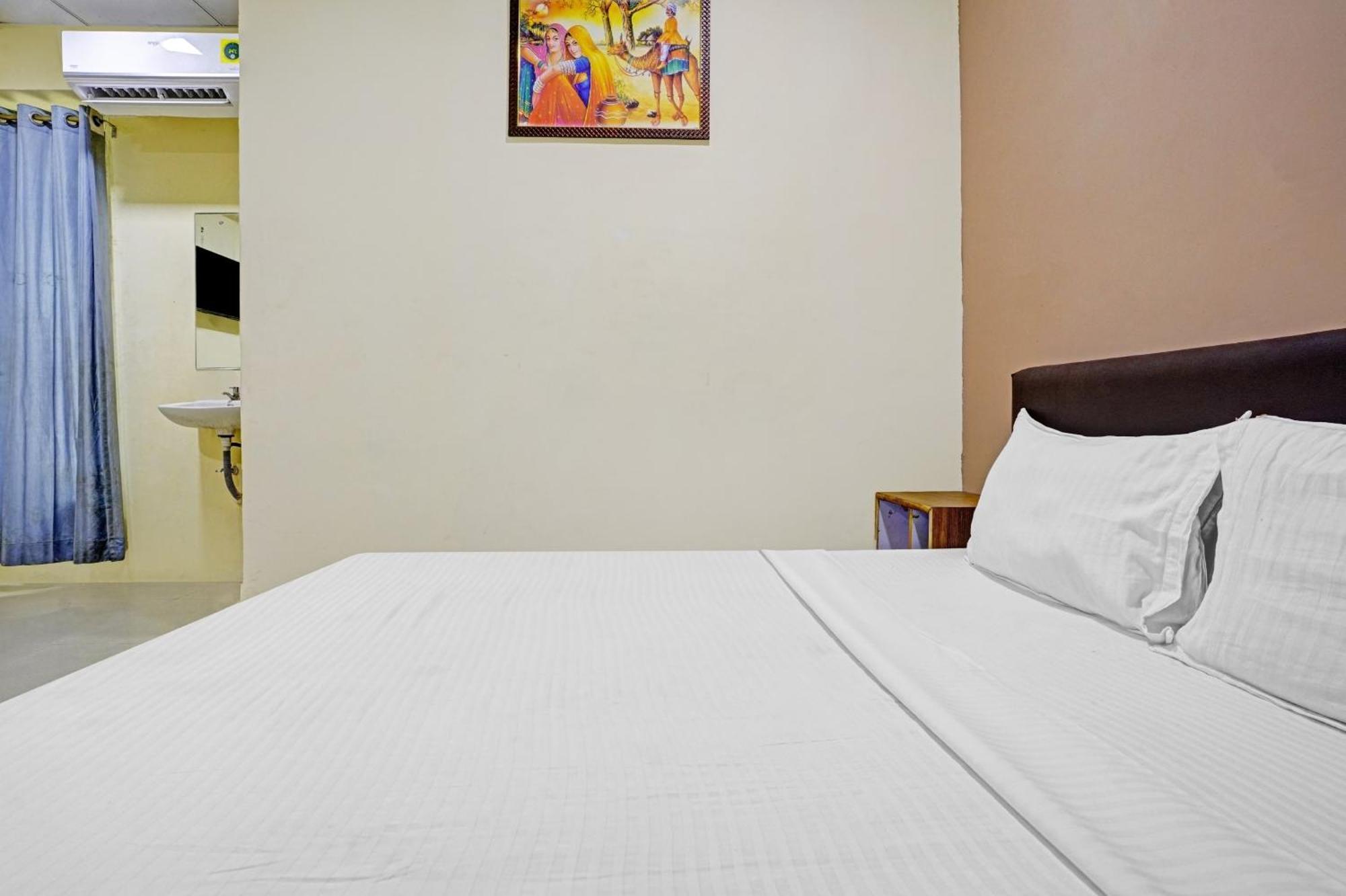Hotel O Nova Rooms Surat Exterior photo