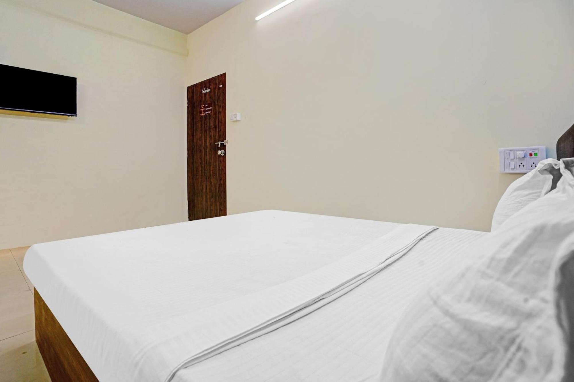 Hotel O Nova Rooms Surat Exterior photo